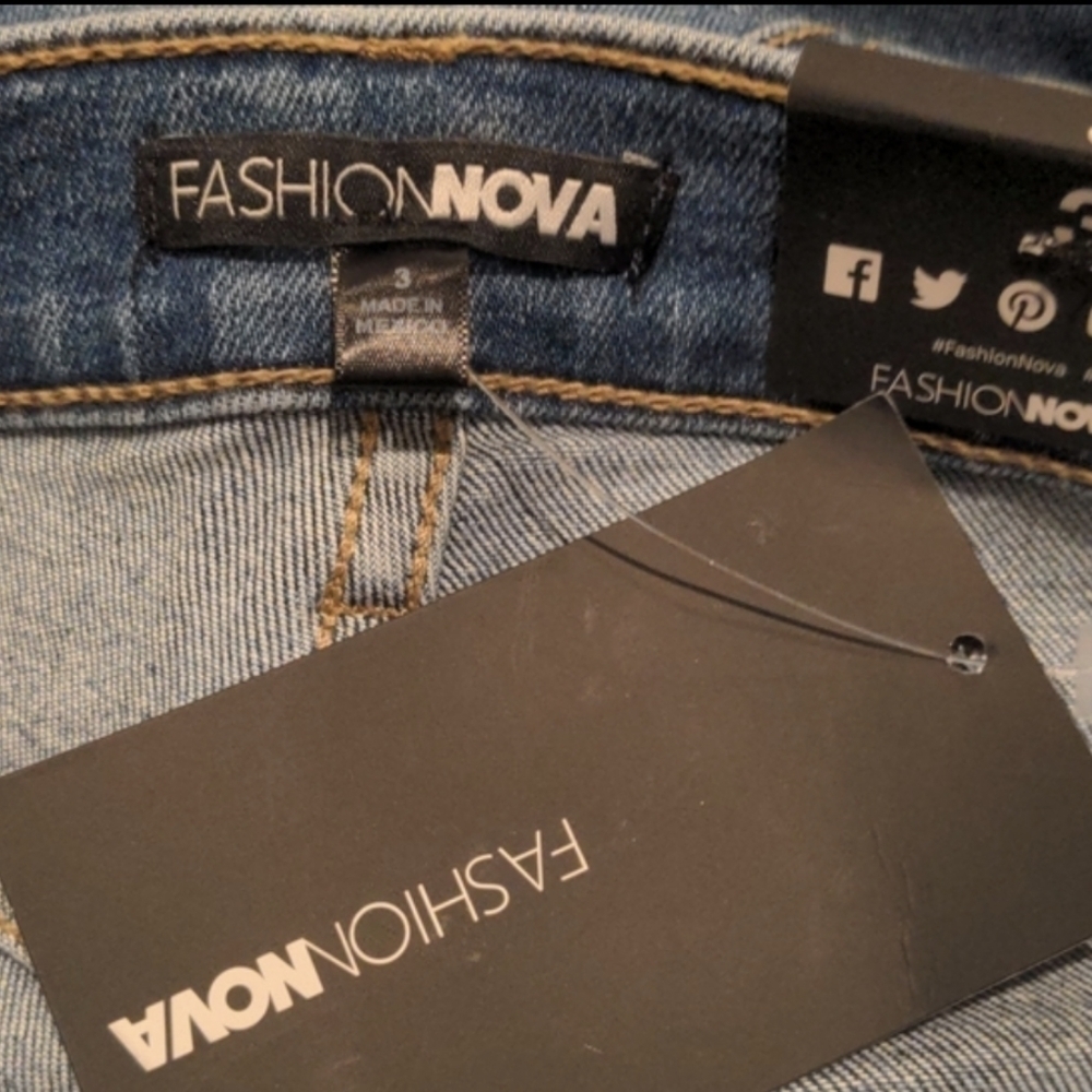 Fashion Nova Killing Em Softly Medium Blue Wash Side Split Jeans size 3 - Picture 10 of 10